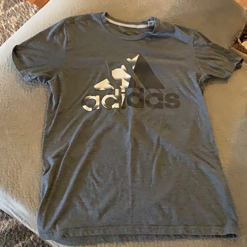 Men’s Adidas tee M